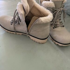 Gray Lace-Up Winter Boots with Fuzzy Lining
